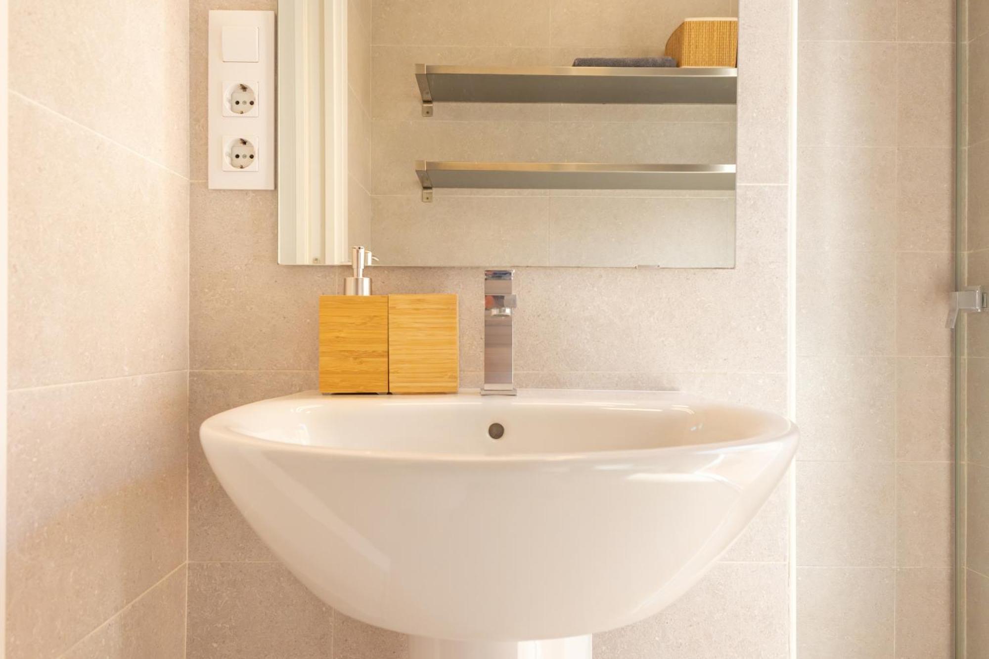 Charming 2 Bedroom Apartment At Iconic Triana Neighborhood By Ocityzen Севилья Экстерьер фото